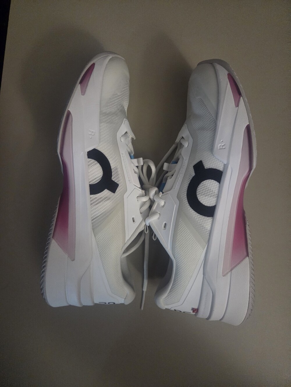 White & Pink Performance tennis Hard Court Sneakers Roger Pro Fire 3 Mens